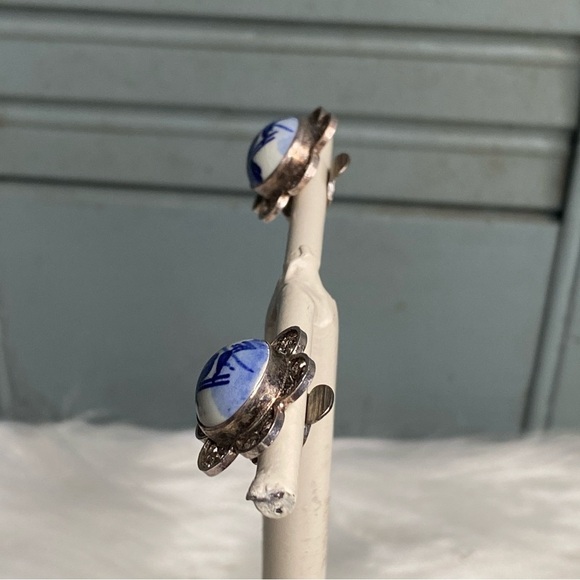 Vintage 835 Silver Marked Holland Blue Delft Windmill Floral Clip On Earrings - Picture 4 of 10